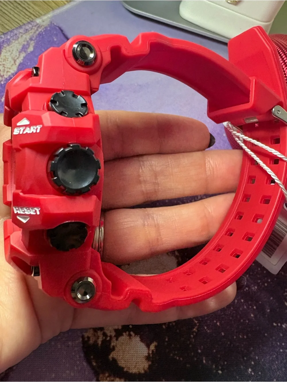 Invicta bold red